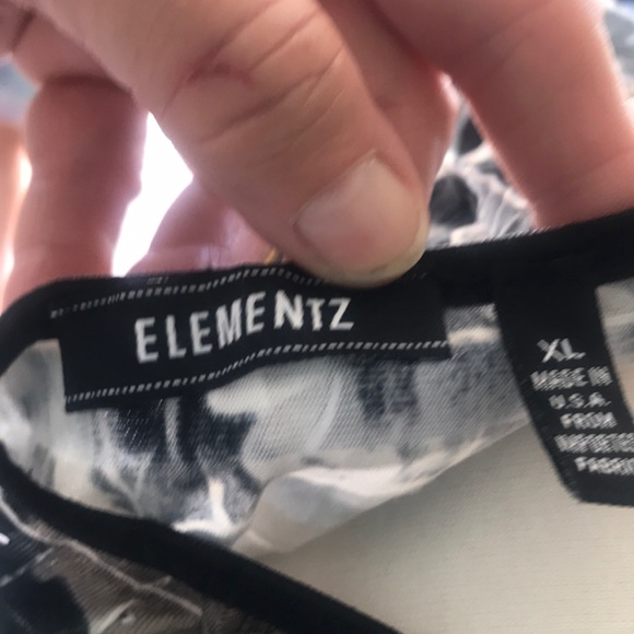 Ladies 3/4 sleeve tier top - Picture 4 of 4